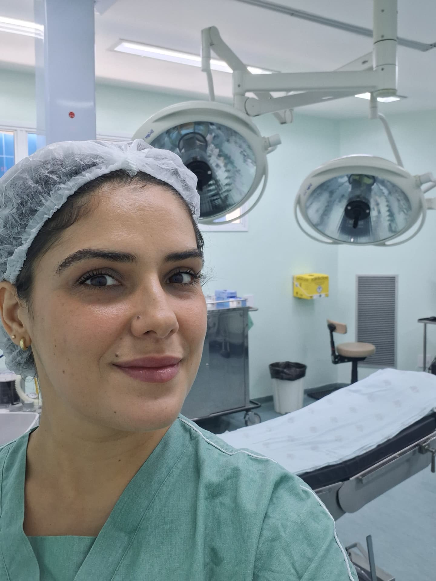 Dra. Camila Bauli no centro cirúrgico